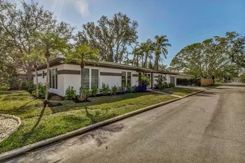 525 Lamara Way NE, Saint Petersburg, FL 33704