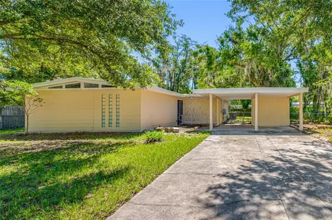 810 W River Dr, Temple Terrace, FL 33617