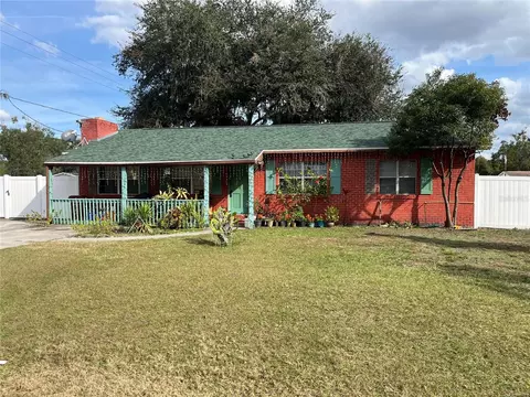 1506 N Bracewell Dr, Plant City, FL 33563