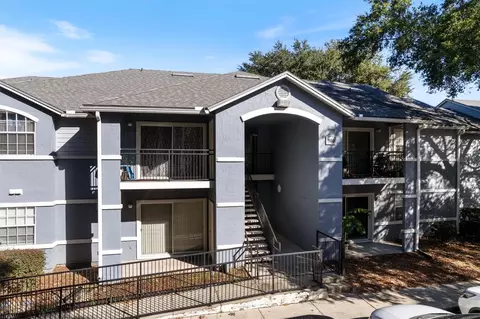 3705 SW 27th St #913, Gainesville, FL 32608