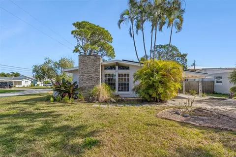 9107 Bay St NE, Saint Petersburg, FL 33702