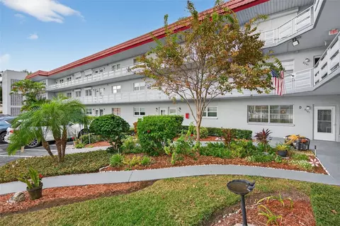 5660 80th St N #D101, Saint Petersburg, FL 33709