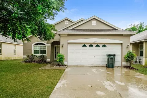 3213 Summer Cruise Dr, Valrico, FL 33594