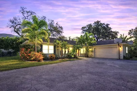 810 S West Shore Blvd, Tampa, FL 33609