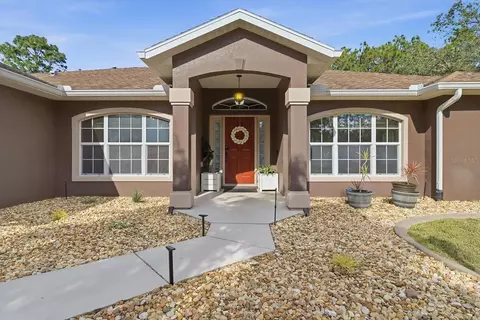 1021 W Champlain Ln, Citrus Springs, FL 34434