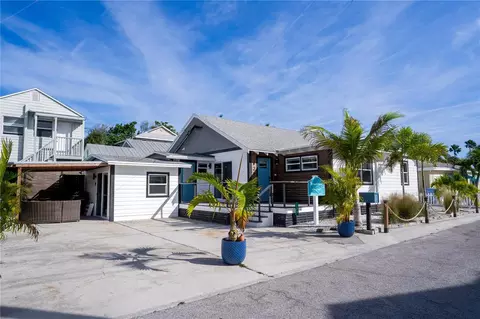 126 90th Ave, Treasure Island, FL 33706