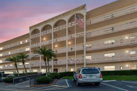 5623 80th St N #314, Saint Petersburg, FL 33709