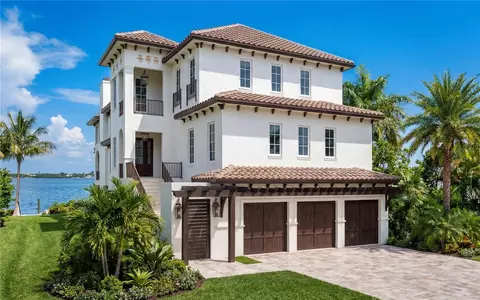 1835 Bayou Grande Blvd NE, Saint Petersburg, FL 33703