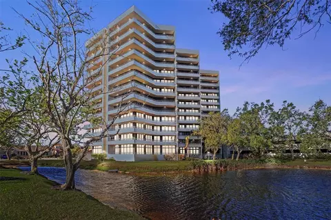 5950 Pelican Bay Plz S #406, Gulfport, FL 33707
