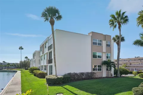 7425 Bay Island Dr S #203, South Pasadena, FL 33707