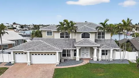 1073 79th St S, Saint Petersburg, FL 33707
