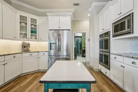 Kitchen - 11325 Hidden Valley Ln, Riverview, FL 33569 photo 9 of 12