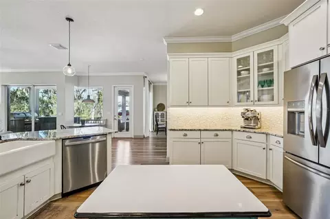 Kitchen - 11325 Hidden Valley Ln, Riverview, FL 33569 photo 10 of 12