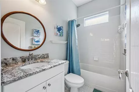 Bath - 11325 Hidden Valley Ln, Riverview, FL 33569 photo 3 of 11