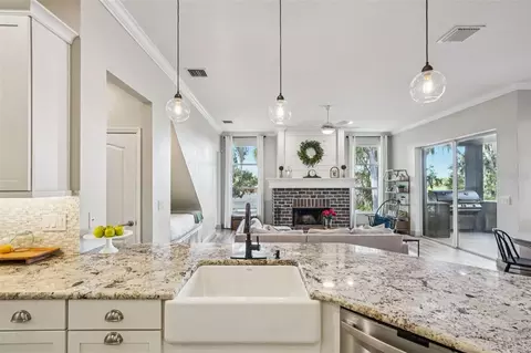 Kitchen - 11325 Hidden Valley Ln, Riverview, FL 33569 photo 11 of 12