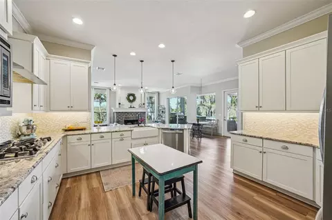 Kitchen - 11325 Hidden Valley Ln, Riverview, FL 33569 photo 7 of 12