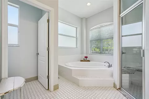 Bath - 11325 Hidden Valley Ln, Riverview, FL 33569 photo 9 of 11
