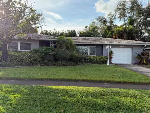 566 E Park Dr, Largo, FL 33771