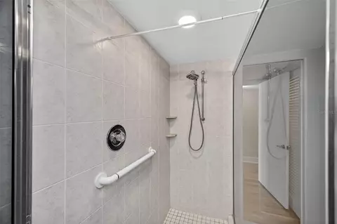 Bath - 131 Bluff View Dr #403, Belleair Bluffs, FL 33770 photo 3 of 7