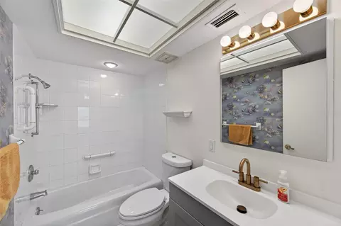 Bath - 131 Bluff View Dr #403, Belleair Bluffs, FL 33770 photo 6 of 7