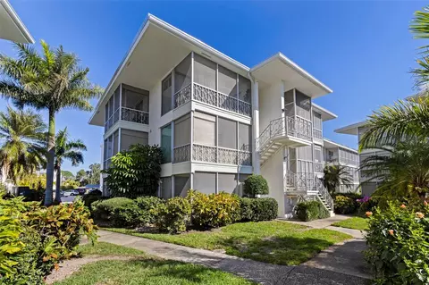 1036 N Shore Dr NE #1, Saint Petersburg, FL 33701
