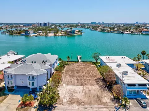 141 104th Ave, Treasure Island, FL 33706