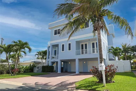 11105 5th St E, Treasure Island, FL 33706