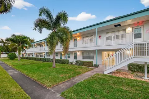 5267 81st St N #18, Saint Petersburg, FL 33709