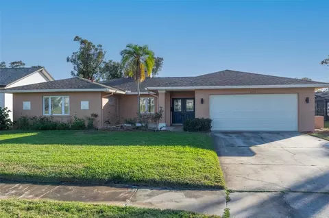9210 Grand Blanc Dr, Seminole, FL 33777