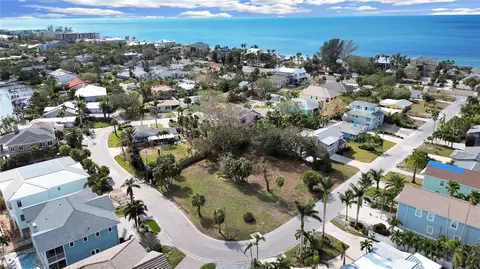 116 6th St, Belleair Beach, FL 33786