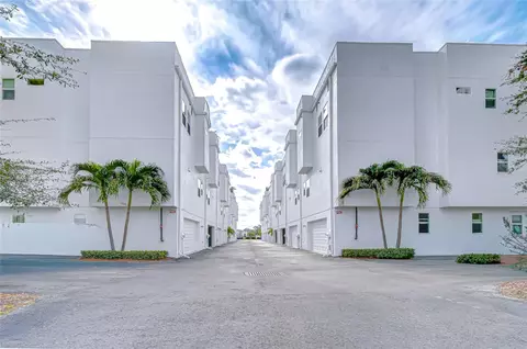 3100 W Paul Ave #5, Tampa, FL 33611