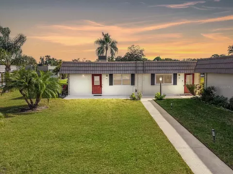 202 Bedford St #49, Sun City Center, FL 33573
