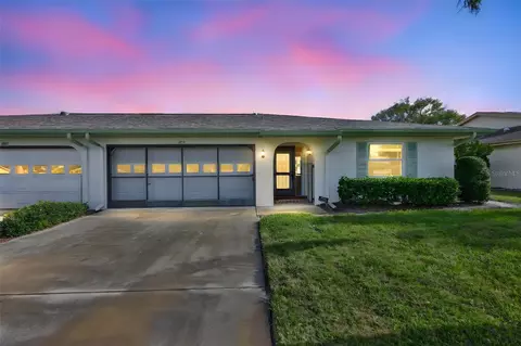 1713 Hammersmith Dr, Sun City Center, FL 33573