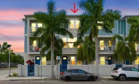 262 8th St N, Saint Petersburg, FL 33701