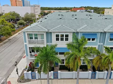 262 8th St N, Saint Petersburg, FL 33701