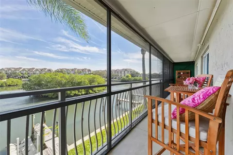 8806 Bay Pointe Dr #206, Tampa, FL 33615