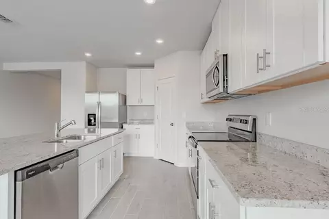 Kitchen - 7041 Feather River Pl, Parrish, FL 34219 photo 4 of 4