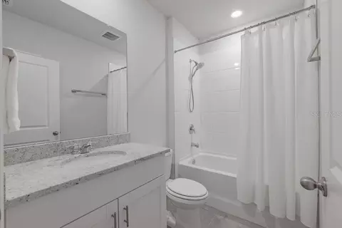 Bath - 7041 Feather River Pl, Parrish, FL 34219 photo 4 of 4