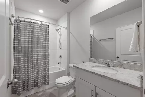 Bath - 7041 Feather River Pl, Parrish, FL 34219 photo 3 of 4