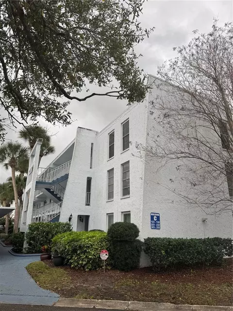225 Country Club Dr #C326, Largo, FL 33771