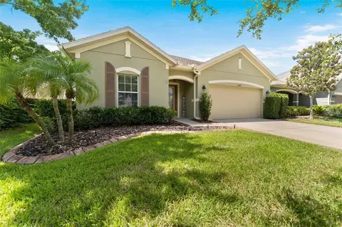 Exterior - 2849 Maple Brook Loop, Lutz, FL 33558 photo 4 of 13