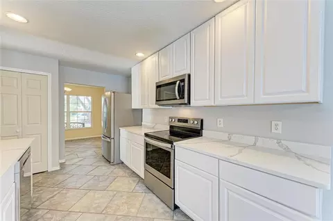 Kitchen - 11611 Summit Rock Ct, Parrish, FL 34219 photo 3 of 4