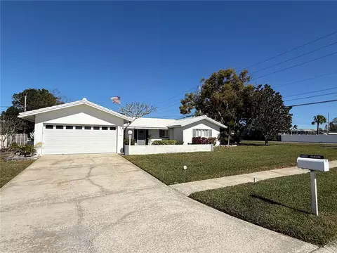 14001 Yacht Club Blvd, Seminole, FL 33776