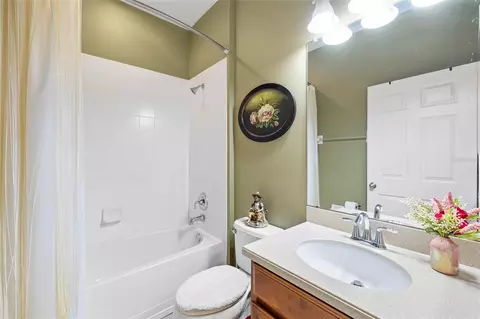 Bath - 10925 Rockledge View Dr, Riverview, FL 33579 photo 1 of 4