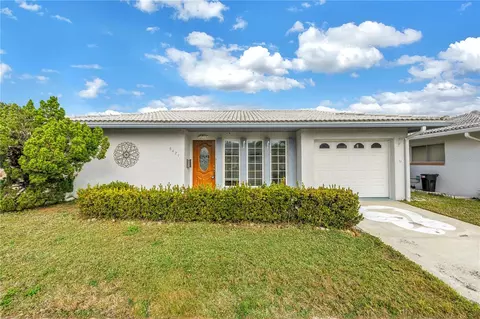 5471 Palm Crest Ct N, Pinellas Park, FL 33782