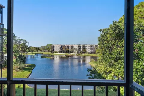 6188 80th St N #303, Saint Petersburg, FL 33709