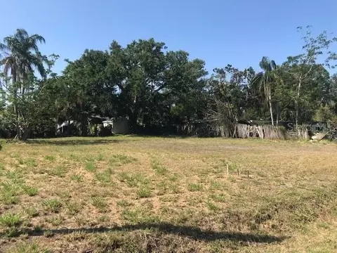 2930 Hawthorne St, Sarasota, FL 34239