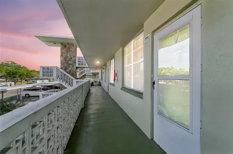 4885 1st St NE #203, Saint Petersburg, FL 33703