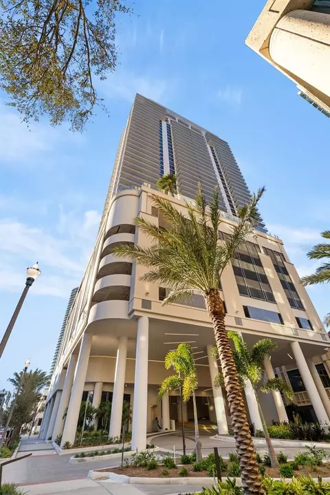 275 1st Ave S #3202, Saint Petersburg, FL 33701