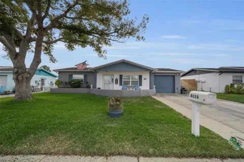 8226 Penwood Dr, Port Richey, FL 34668